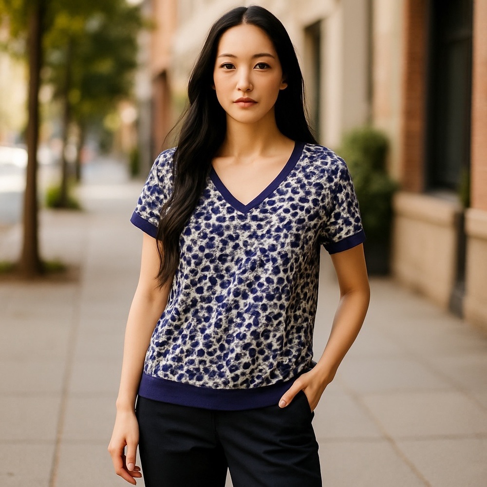 #48 Sandwich Purple and White Patterned V-Neck Capped Sleeves Top XS